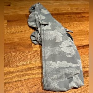Lululemon Athletica Gray Camouflage Scarf